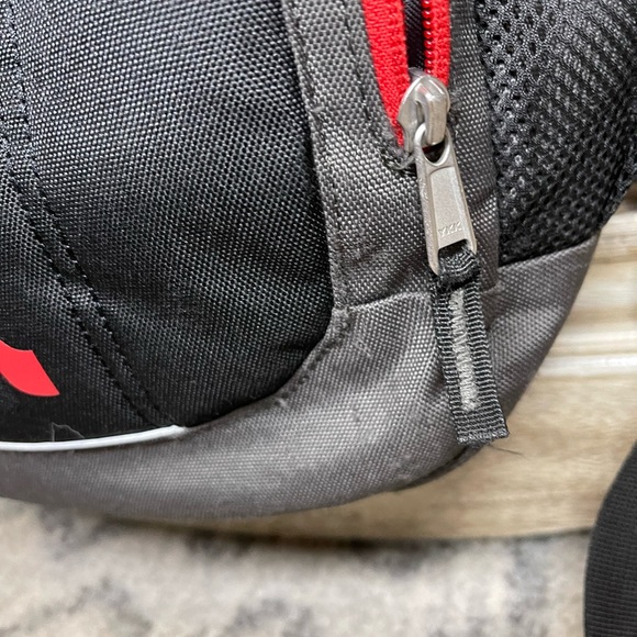 Oakley Backpack - Picture 7 of 8